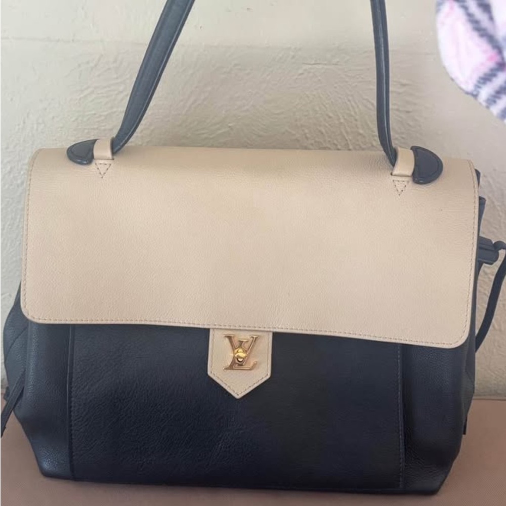Elegant Black and Cream Handbag